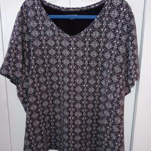 Bundle 4/$20 Catherine's black/white print T-shirt 3X